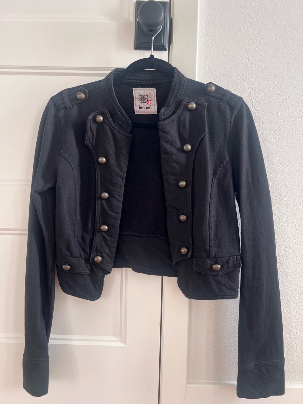 BE COOL Black Military-Style Cropped Blazer